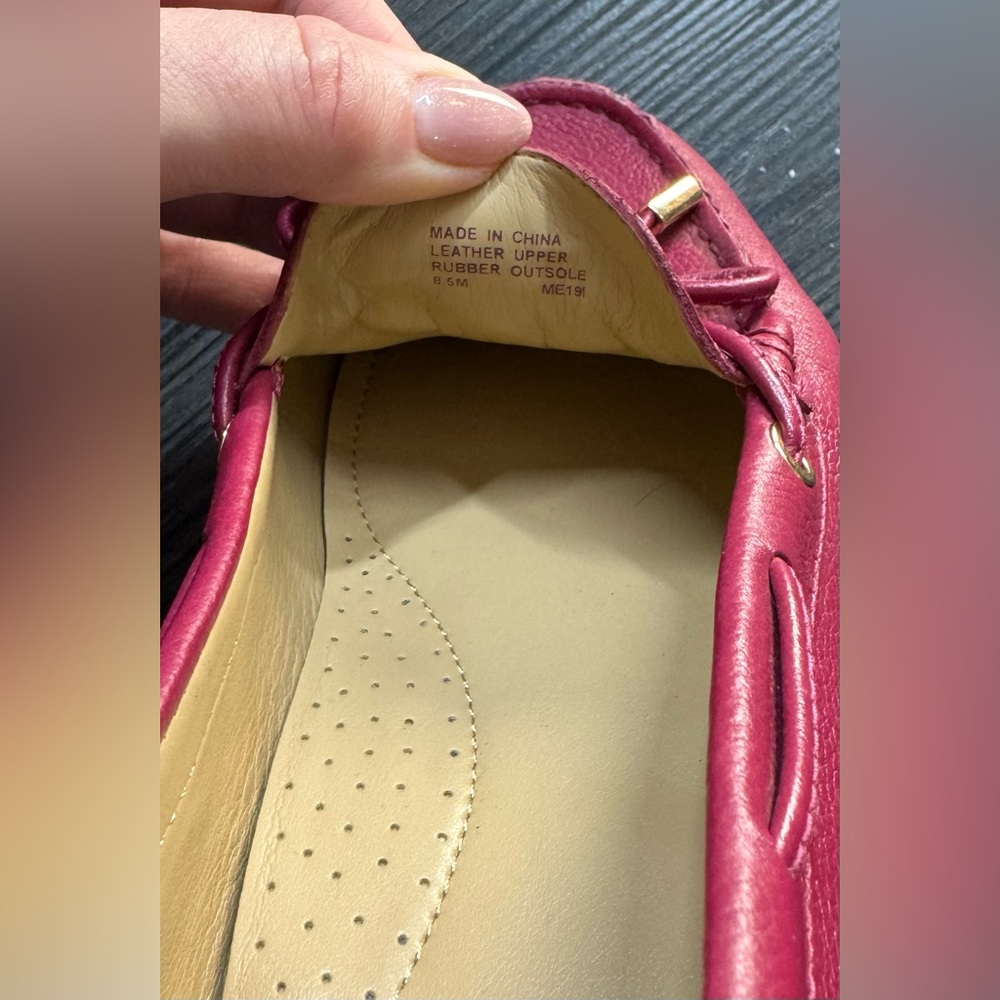 EUC Michael Kors Logo Red Leather Flat Loafers Shoes Size 8,5 M Bow - Picture 7 of 7